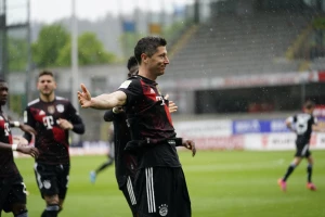 რობერტ ლევანდოვსკიმ გერდ მიულერის რეკორდი გაიმეორა