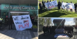 მანჩესტერის ფანებმა კერინგტონის საწრვთნელი ბაზის შესასვლელები გადაკეტეს (ფოტო)