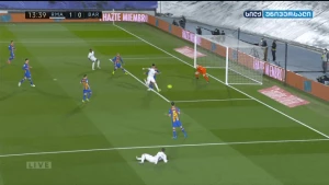 რეალი ბარსელონასთან ბენზემას ულამაზესი გოლით დაწინაურდა (ვიდეო)