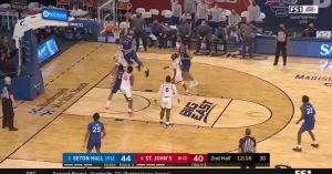 სანდრო მამუკელაშვილმა მეტოქეს გადაატენა (ვიდეო)