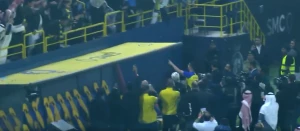 რონალდუმ ალ ნასრის პატარა ქომაგს ხელმოწერილი ბურთი აჩუქა