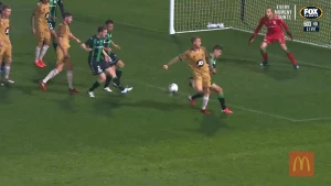 ჯარიმის შესანიშნავი გათამაშება და ქუსლით გატანილი გოლი ავსტრალიაში (ვიდეო)