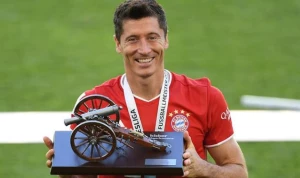 ლევანდოვსკი: "100 გოლის გატანა გუნდის ერთიანობის დამსახურებაა" 