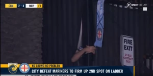 მელბურნის ფეხბურთელებმა მატჩის შემდეგ 1 გულშემატკივარს მადლობა გადაუხადეს (ვიდეო)