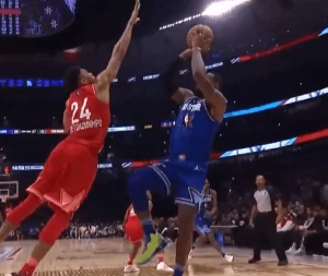 იანისის საოცარი დაცვა ლებრონ ჯეიმსის წინააღმდეგ (ვიდეო)