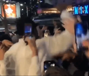 შაკილ ო'ნილის მოწოდება გულშემატკივრებს: "კობი! კობი! კობი!"