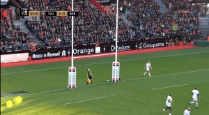 TOP 14-ში საოცარი ფაქტი მოხდა: დარტყმული ბურთი სამივე ძელს მოხვდა (ვიდეო)