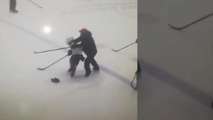 რუსი მწვრთნელი 10 წლის ჰოკეისტისადმი ცუდი მოპყრობის გამო სამსახურიდან გაათავისუფლეს (ვიდეო)