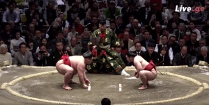 ყველაზე მცირეწონოსანი სუმოისტი ონოშოსთან დამარცხდა (ვიდეო)
