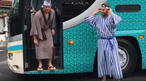 კანადელი მორაგბეები ვარჯიშზე იაპონური სამოსით გამოცხადდნენ (ვიდეო)