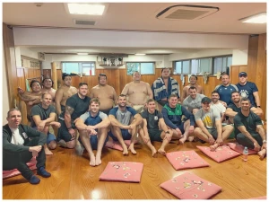 ირლანდიის მორაგბეთა ეროვნული ნაკრები ისეგაჰამას სუმოს სკოლას ესტუმრა (ფოტო)