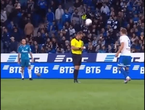 მალკომმა მსაჯს ბურთი განზრახ გაარტყა (ვიდეო)