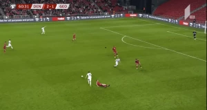 გიორგი პაპუნაშვილის შესანიშნავი მოქმედება და მოედანზე დავარდნილი ჰოიბერგი (ვიდეო)