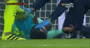 გავიხსენოთ: მოედანზე ცუდად გამხდარი უმტიტი და შეშინებული ტერ შტეგენი (ვიდეო)