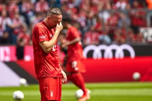 ფრანკ რიბერის ემოციური კადრები - როგორ დაემშვიდობა ფრანგი ბაიერნს (ვიდეო)