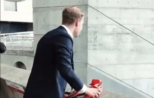 ფრენკი დე იონგი აიაქსის ფანებს დაემშვიდობა (ვიდეო)