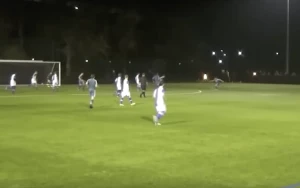 უიგანის აკადემიის ფეხბურთელმა ვარჯიშზე საოცარი გოლი გაიტანა (ვიდეო)