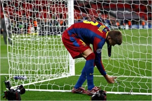 გავიხსენოთ: პიკემ მანჩესტერთან გამარჯვების შემდეგ ბადე მოჭრა და სახლში წაიღო (ვიდეო)