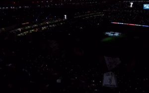 იუვენტუსის ქომაგებმა მატჩის დაწყებამდე ულამაზესი და ემოციური გახსნა შემოგვთავაზეს (ვიდეო)