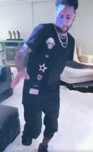 ტრავმირებული ნეიმარი სამბას ცეკვავს (ვიდეო)