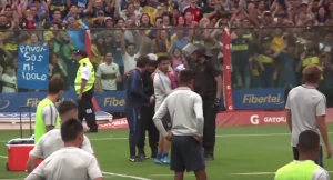 კარლოს ტევესის ღირსეული საქციელი, რომელმაც გულშემატკივრები აღაფრთოვანა (ვიდეო)