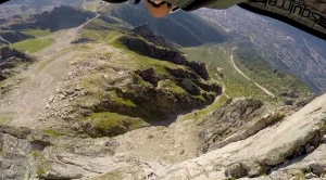 საოცარი დაშვება Wingsuit-ით