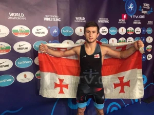 ნუგზარ წურწუმიამ რუსი მეტოქის დამარცხებით მსოფლიო ჩემპიონის ტიტული მოიპოვა! (ვიდეო)