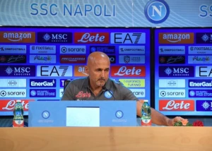 სპალეტი ირანში მოკლული ქალების ხსოვნის პატივსაცემად პრესკონფერენციაზე ვარდებით მივიდა