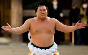 ჰაკუჰომ იაპონიის მოქალაქეობა მიიღო