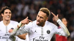 სახალისო მომენტი პსჟ-ს მატჩიდან: ნეიმარმა ლაინსმენიც მოატყუა (ვიდეო)