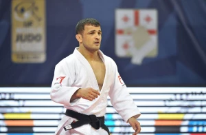 ამირან პაპინაშვილი ბრინჯაოსთვის იჭიდავებს