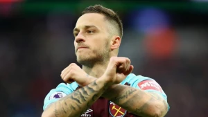 მარკო არნაუტოვიჩის გოლი მანჩესტერ იუნაიტედის კარში