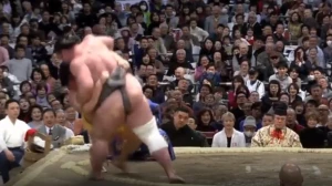 ტოჩინოშინი ძალიან დაძაბულ ბრძოლაში დამარცხდა (ვიდეო)