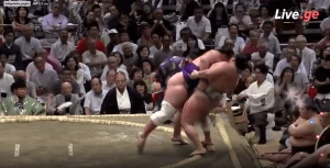 ტოჩინოშინმა აკი ბაშოზე ბრწყინვალე გამარჯვება მოიპოვა (ვიდეო)