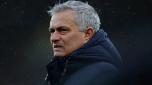 მოძველებული მეთოდები: ფეხბურთელები და უფროსები ჟოზეს ემდურებიან 