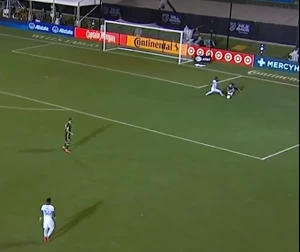 MLS-ში მეკარის გაუგებარ და კურიოზულ მოქმედებას თერთმეტმეტრიანი მოჰყვა (ვიდეო)