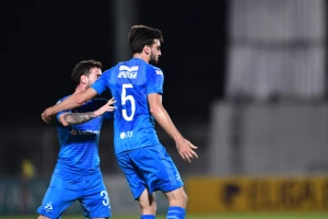 მოქმედმა ჩემპიონმა დებიუტანტს მოუგო -  მერანმა წრე ბოლო ადგილზე დაასრულა