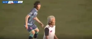 მონღოლეთის ჩემპიონატში 54 წლის ფეხბურთელმა ითამაშა (ვიდეო)