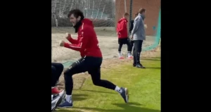 ემოციური კვარაცხელია: ქართველი ფეხბურთელი თანაგუნდელებს ვარჯიშზე ამხნევებს (ვიდეო)