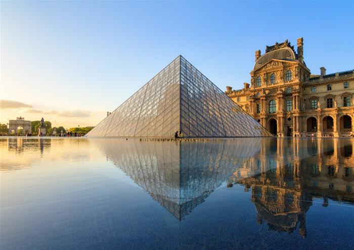 Lunch on Eiffel Tower &amp;amp; Visit Louvre Museum - Paris Day Tour from London