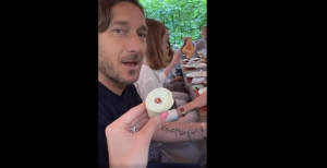 სულგუნი, ნადუღი და სხვა კერძები - ფრანჩესკო ტოტიმ ქართულ რესტორანში ისადილა (ვიდეო)