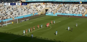 მალმიოს ფეხბურთელის შესანიშნავი ჯარიმა (ვიდეო)