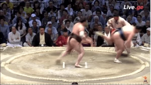 იოკოძუნა ჰაკუჰომ ტამავაში დოჰიოდან მოისროლა (ვიდეო)