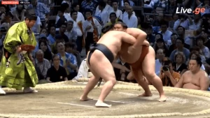 იოკოძუნა კაკურიუს მეცამეტე გამარჯვება ნაგოია ბაშოზე (ვიდეო)