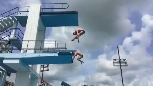 წყალში მხტომელები რომლებიც უმძიმეს ტრავმებს გადაურჩნენ (ვიდეო)