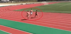 სახალისო ვიდეო - სუმოისტები ერთმანეთს სირბილში შეეჯიბრნენ (ვიდეო)