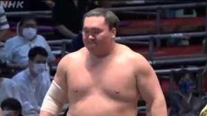 ჰაკუჰო დომინაციას განაგრძობს - თეთრმა ფენიქსმა ტაკაიასუ დაამარცხა (ვიდეო)