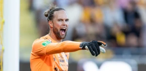 კლაკსვიკის მეკარემ რამდენიმე წლის წინ კარიერის დასრულება გადაწყვიტა და მცველადაც თამაშობდა