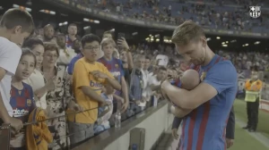 ლუკ დე იონგმა პატარა გულშემატკივართან ფოტოები გადაიღო