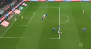 ბოხუმის მეკარემ კურიოზული გოლი გაუშვა (ვიდეო)